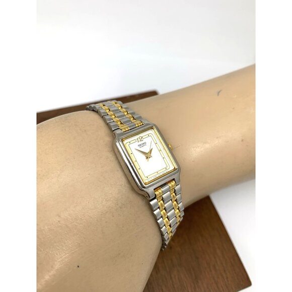 Seiko Women's Watch V401-5129 Quartz Petite Tank Rectangle White Dial Two Tone - Picture 6 of 12